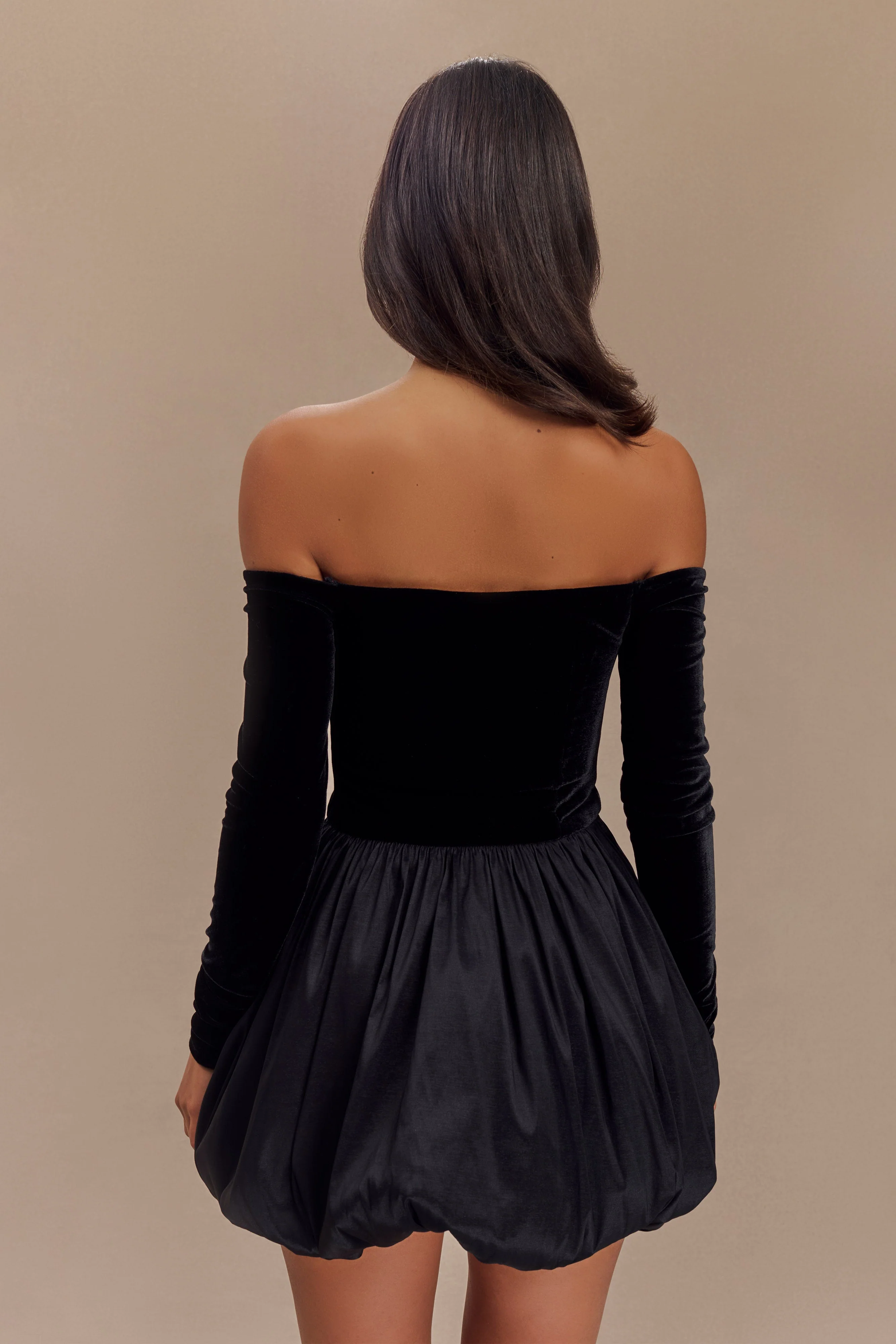 Liv Off Shoulders Velvet Mini Dress - Black - Image 6
